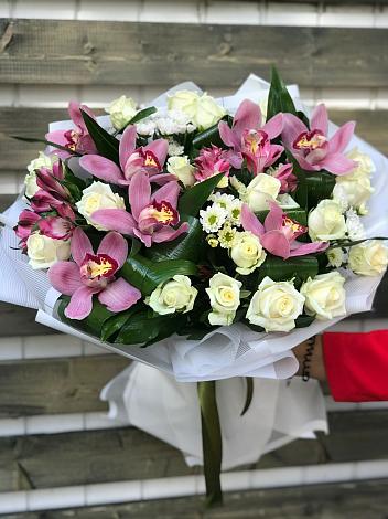 Букет цветов из: Розы и Хризантемы в Лабытнангах