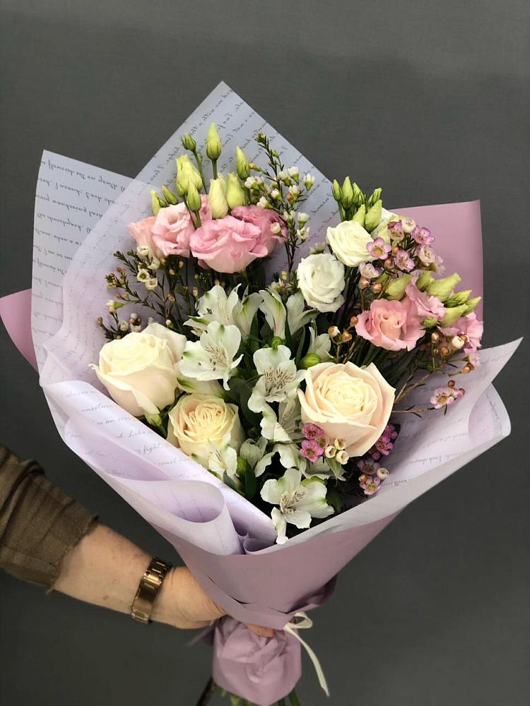 Букет цветов из: Альстромерии, Розы и Лизиантусы в Лабытнангах