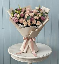 Букет цветов из:  Розы и Лизиантусы в Лабытнангах