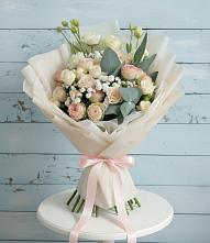 Букет цветов из:  Розы и Лизиантусы в Лабытнангах
