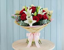 Букет цветов из:  Лилии и Розы в Лабытнангах