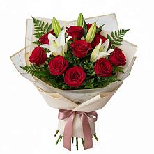 Букет цветов из:  Лилии и Розы в Лабытнангах