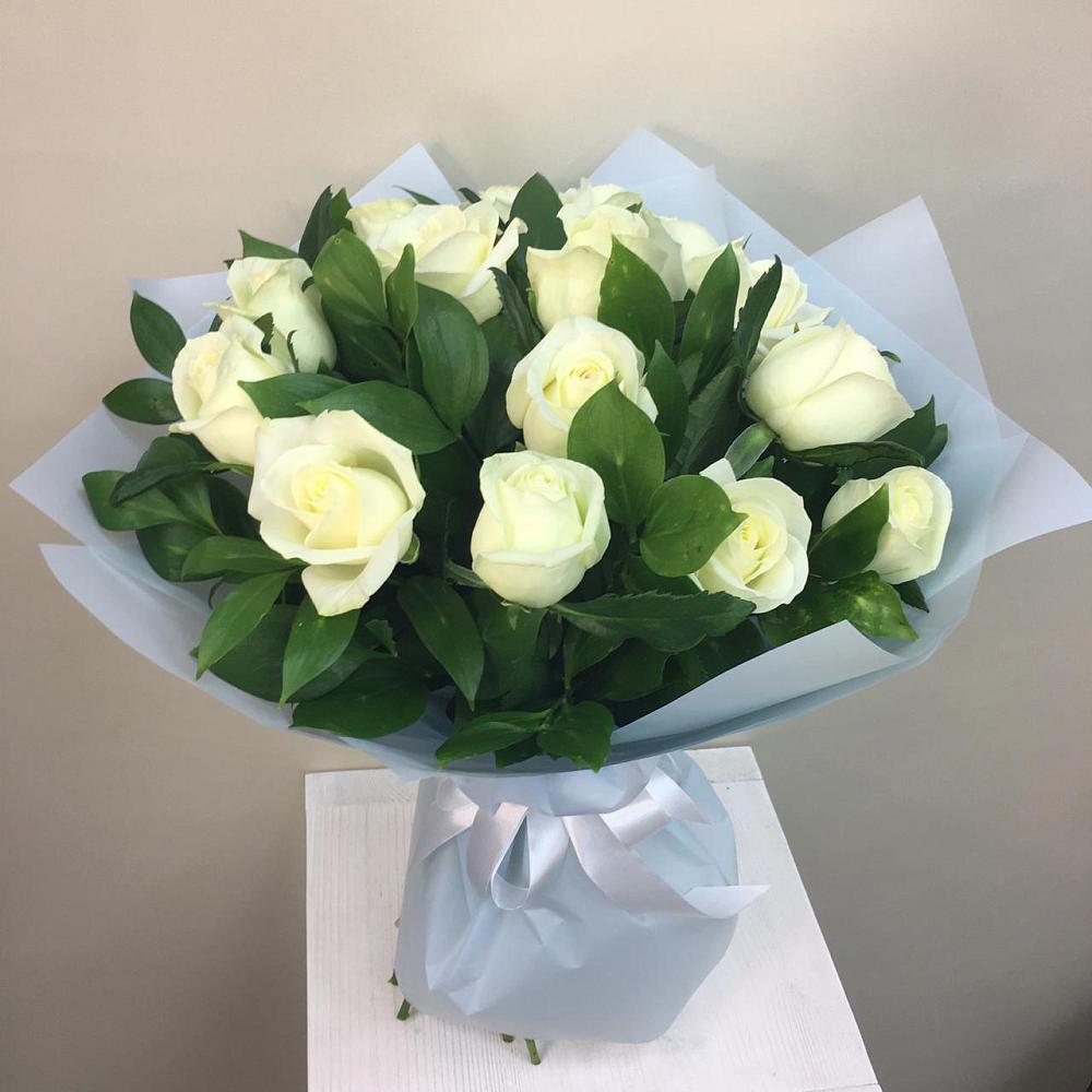 Букет 15 Белых роз Проуд в Лабытнангах