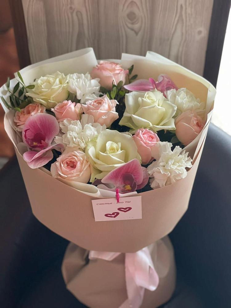 Букет цветов из: Орхидеи, Розы и Гвоздики в Лабытнангах