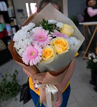 Букет цветов из:  Герберы, Розы и Хризантемы в Лабытнангах