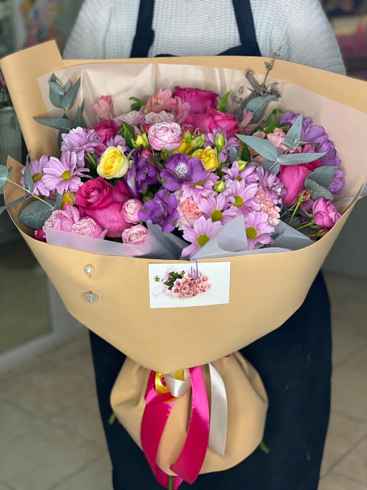 Букет цветов из: Хризантемы, Гвоздики и Альстромерии в Лабытнангах