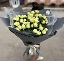 Букет Белые кустовые розы Солинеро в Лабытнангах