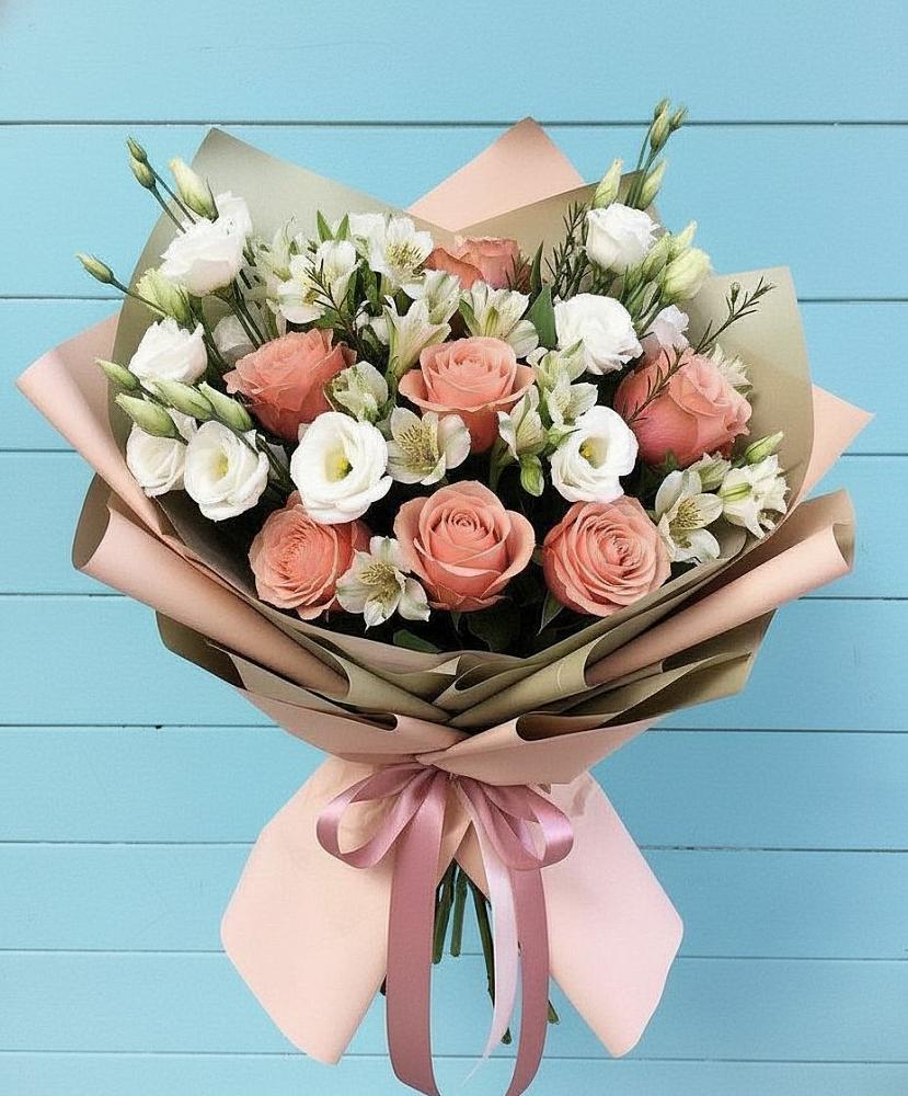 Букет цветов из: Розы, Альстромерии и Лизиантусы в Лабытнангах