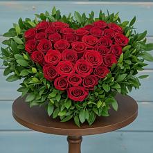 Цветочная композиция из Розы в виде сердца в Лабытнангах