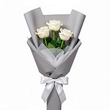 Букет 3 белые розы в Лабытнангах