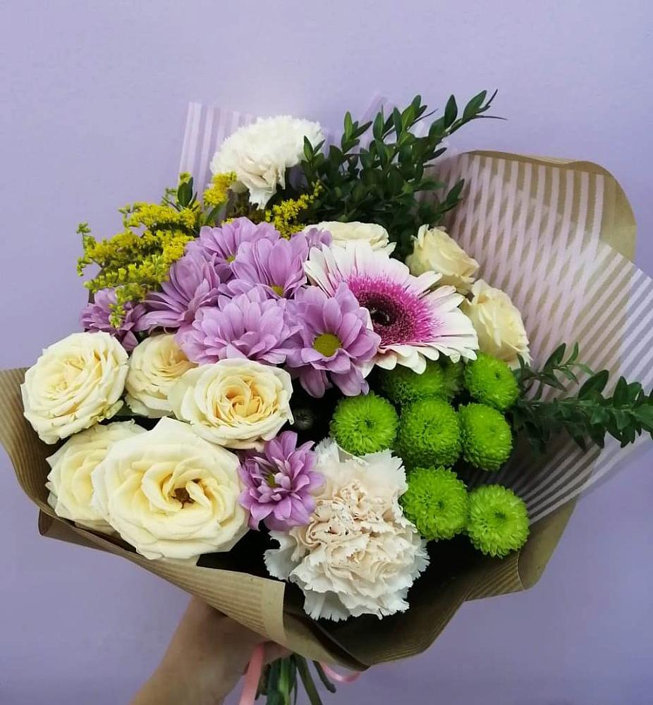 Букет цветов из: Хризантемы, Розы, Гвоздики и Герберы в Лабытнангах