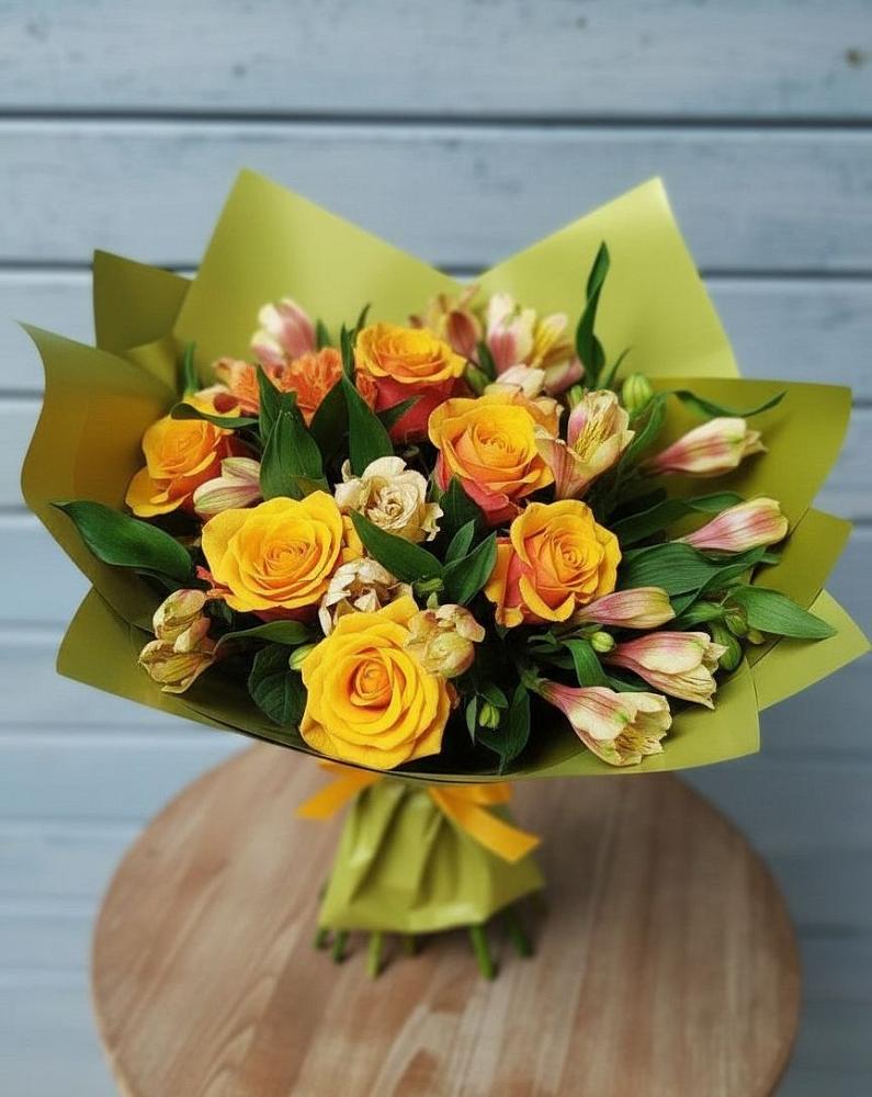 Букет цветов из: Альстромерии и Розы в Лабытнангах