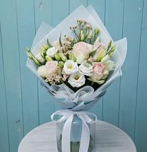 Букет цветов из:  Розы и Лизиантусы в Лабытнангах