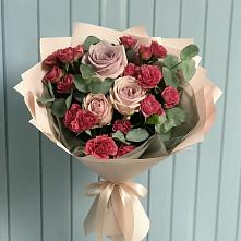 Букет цветов из:  Гвоздики и Розы в Лабытнангах