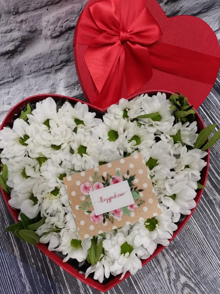 Цветочная композиция из Хризантемы в виде сердца в Лабытнангах