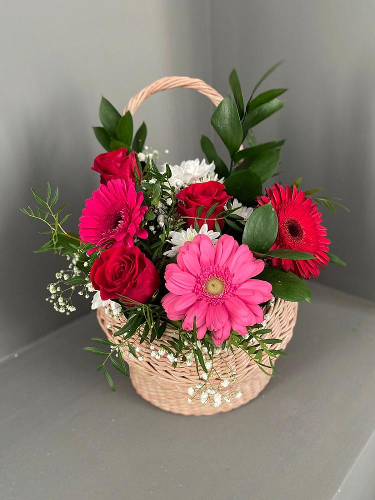 Цветочная композиция из Розы, Хризантемы и Герберы в корзине в Лабытнангах