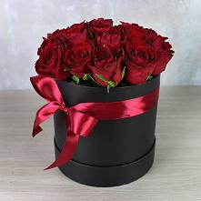 Цветочная композиция из Розы в шляпной коробке в Лабытнангах