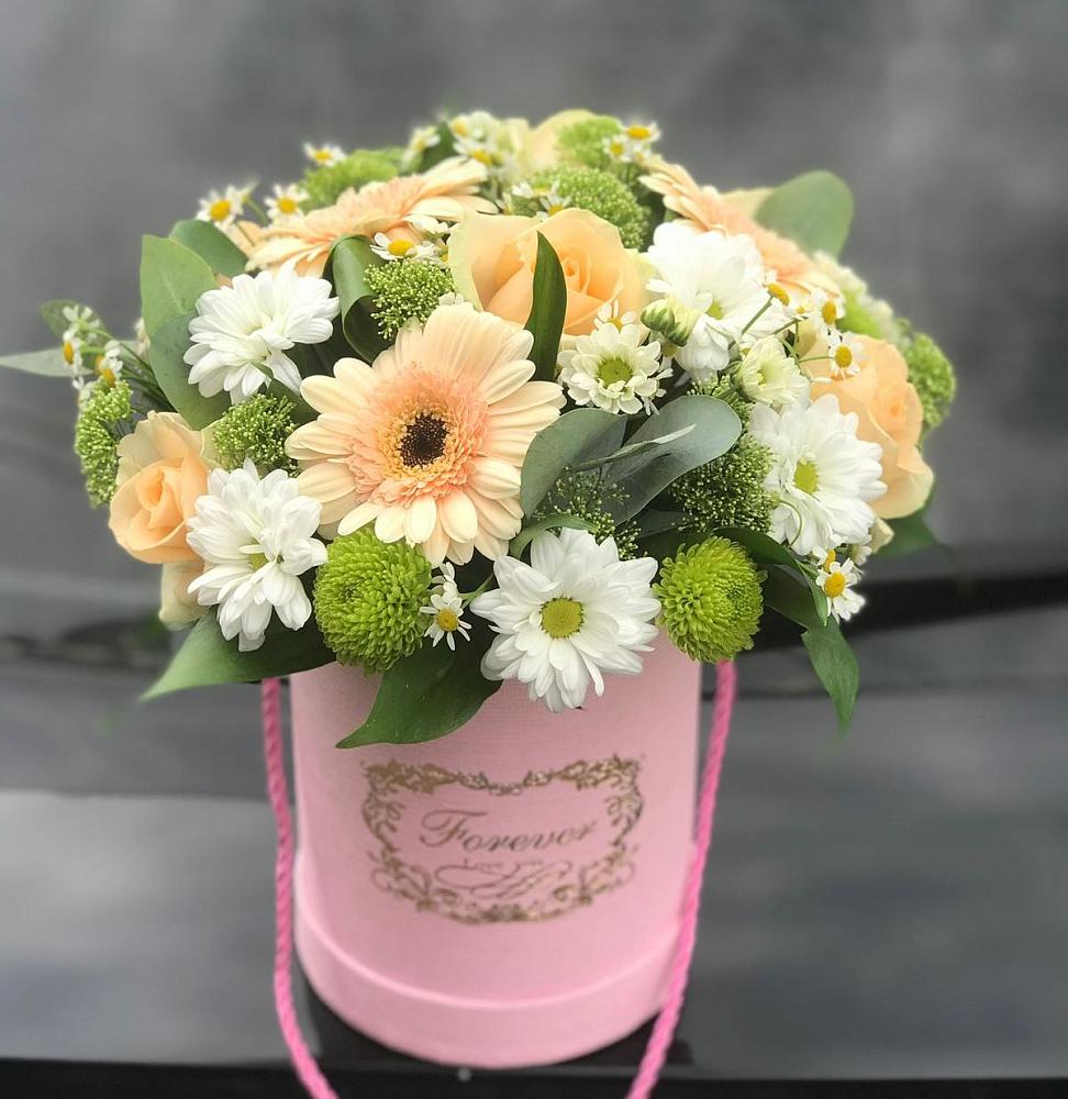 Цветочная композиция из Розы, Герберы и Хризантемы в шляпной коробке в Лабытнангах